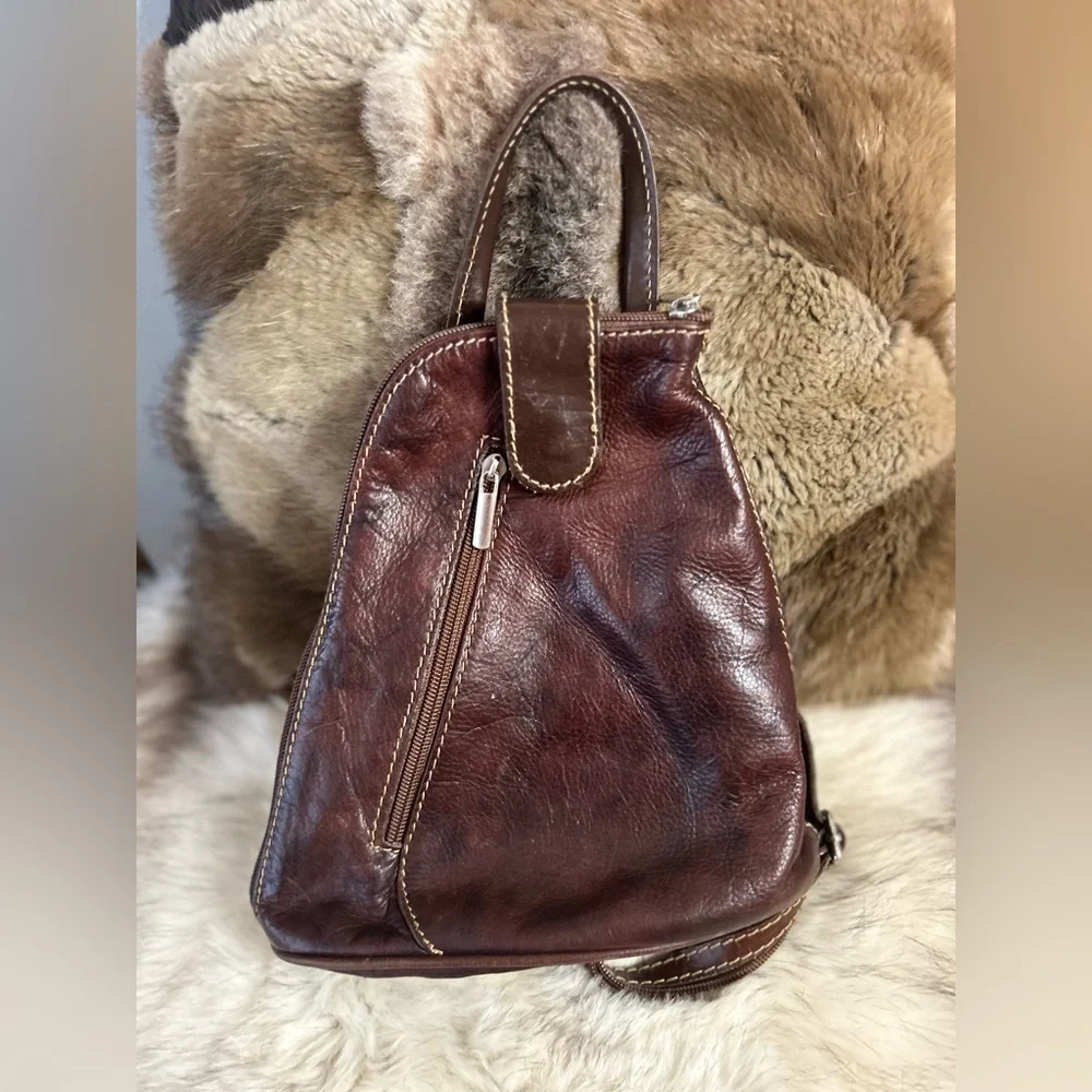 Convertible leather backpack - Picture 2 of 16